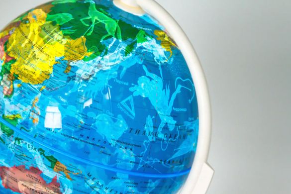 Купити Інтерактивний глобус з доповненою реальністю Oregon Scientific "МІФ" з казками в Україні
