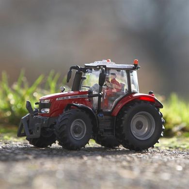 Купить Модель Britains Трактор Massey Ferguson 6718 S 1:32 (43235) в Украине