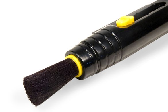Купить Чистящий карандаш Levenhuk Cleaning Pen LP10 в Украине