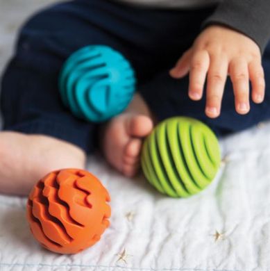 Купити Прорізувач-брязкальце Fat Brain Toys Sensory Rollers Сенсорні кулі 3 шт. (F161ML) в Україні