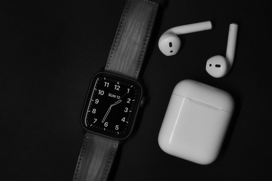 Бездротова зарядка для Apple Watch і AirPods