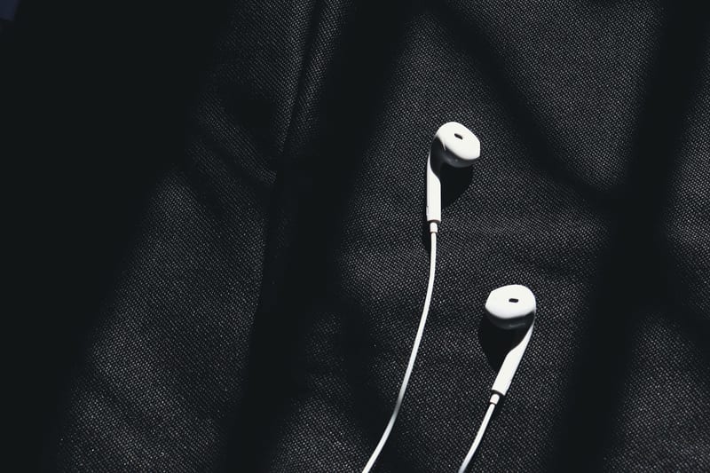 wired earphones daily — ілюстрація до статті
