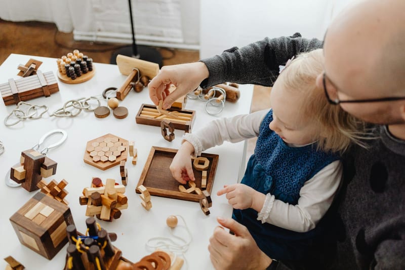 wooden puzzle kids — ілюстрація до статті