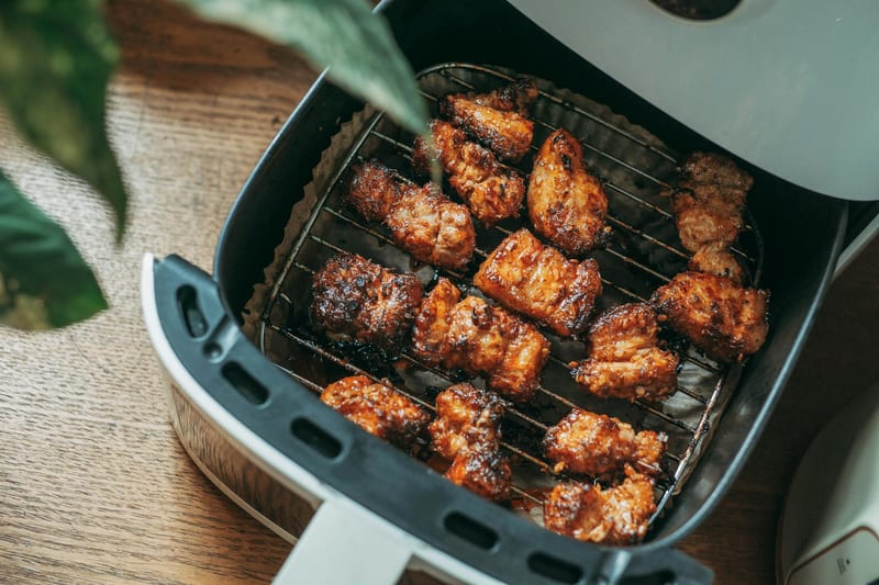 air fryer kitchen cooking — ілюстрація до статті