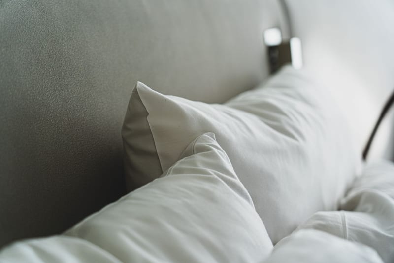 latex pillow bedroom — ілюстрація до статті