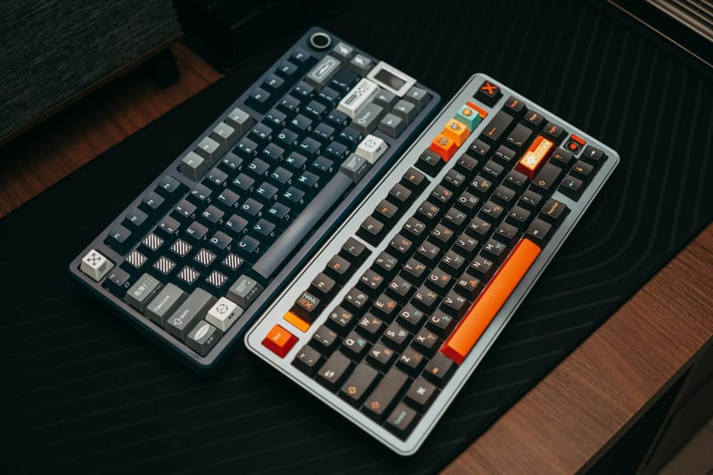 mechanical keyboard programmer desk — ілюстрація до статті