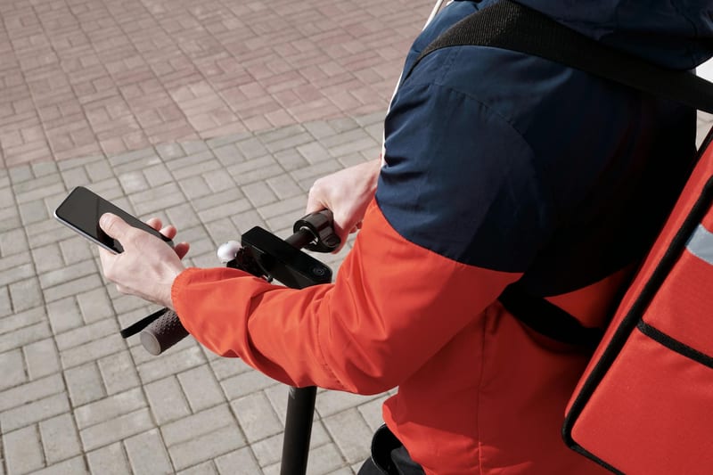 electric scooter teenager eastern european person — ілюстрація до статті