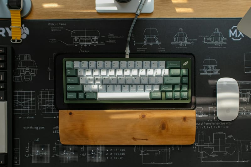 ergonomic keyboard wrist pain — ілюстрація до статті