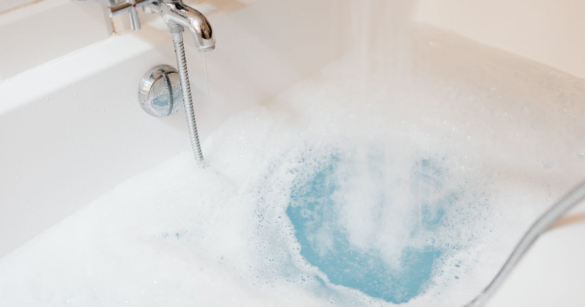 Hydromassage bathtub: buy or take an applicator