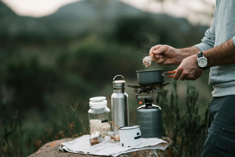 portable butane stove eastern european person — пример для обзора, фото 3