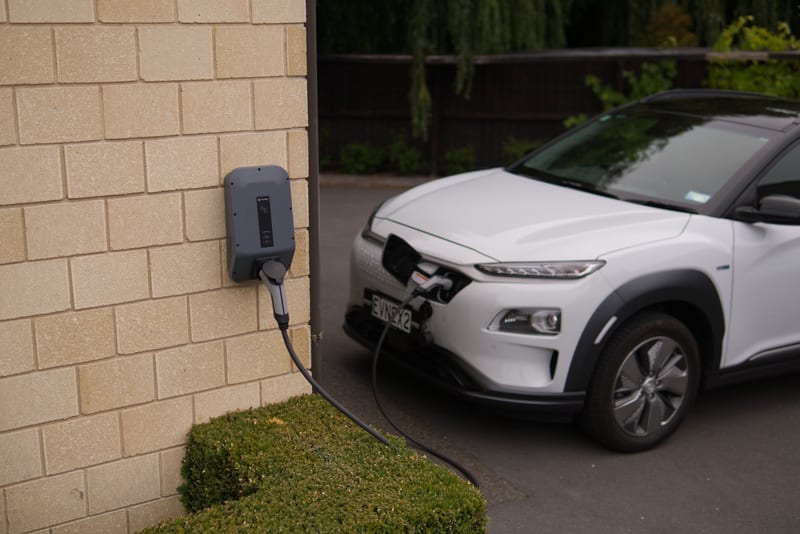 electric car charging home — ілюстрація до статті