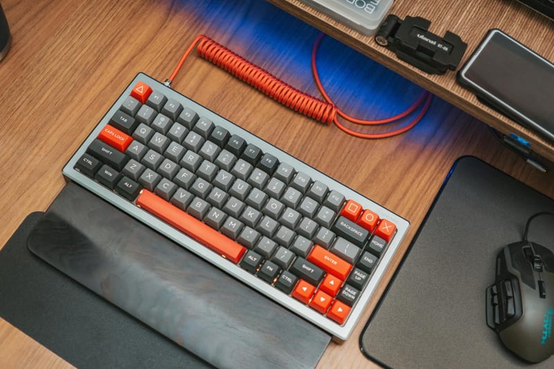 mechanical keyboard desk — ілюстрація до статті