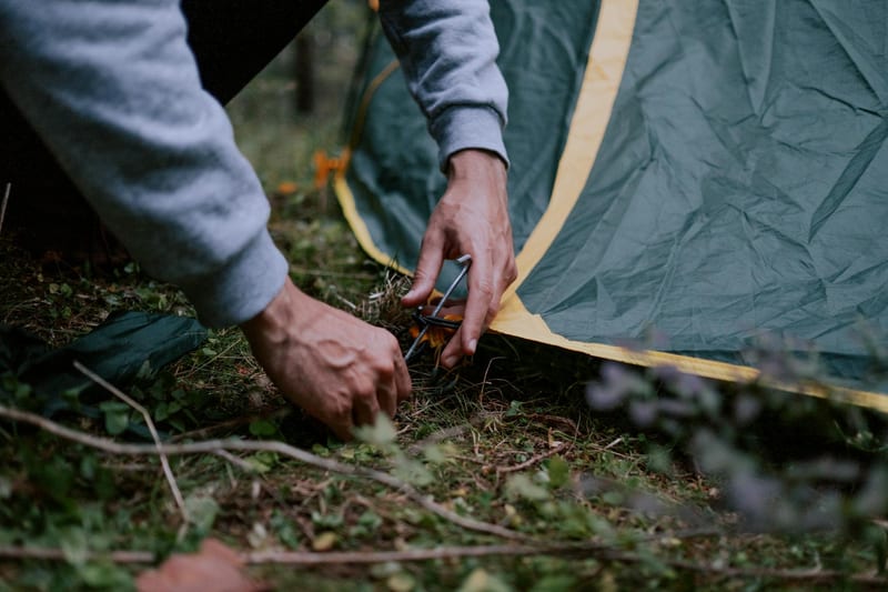 pop-up tent camping outdoor — ілюстрація до статті