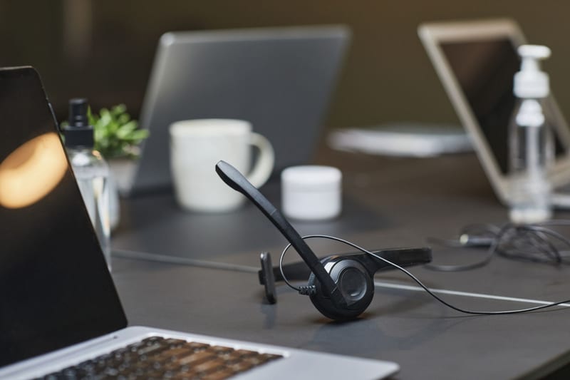 open office headphones — ілюстрація до статті