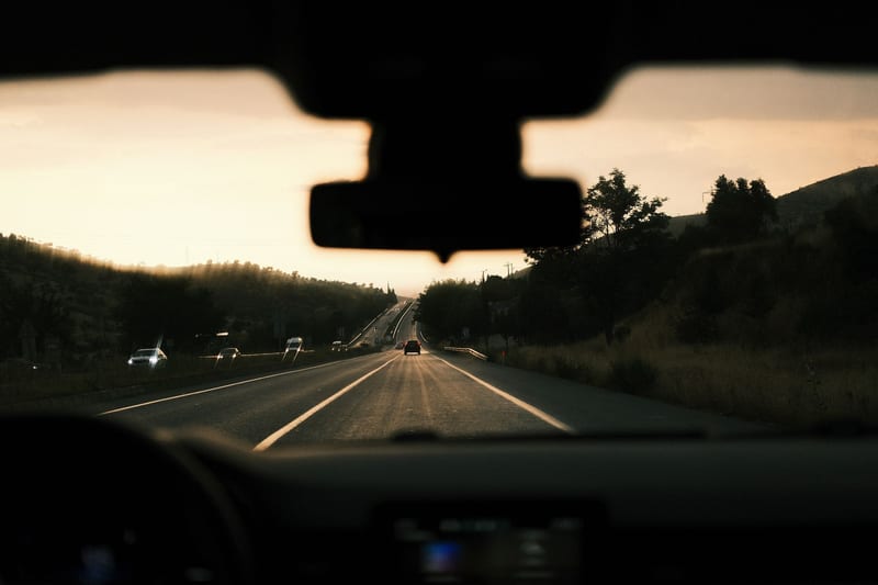 dashcam windshield view — ілюстрація до статті
