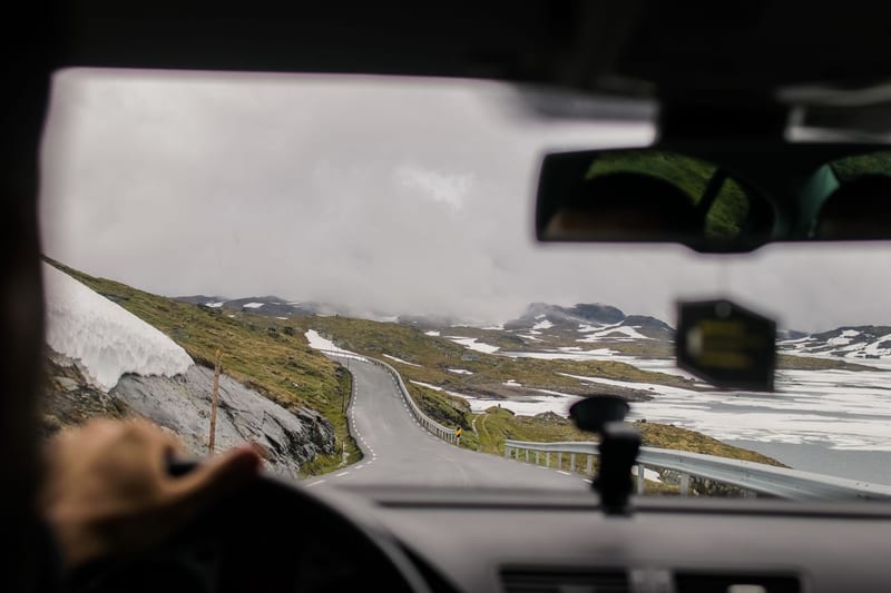 dashcam windshield mount eastern european person — приклад для огляду, фото 3