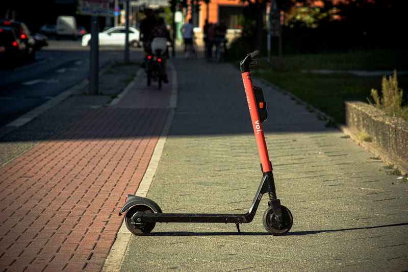 foldable scooter sidewalk eastern european person — ілюстрація до статті
