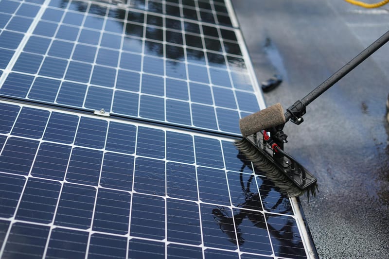 solar panel balcony eastern european person — приклад для огляду, фото 3