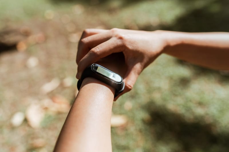 smartwatch fitness tracker — ілюстрація до статті