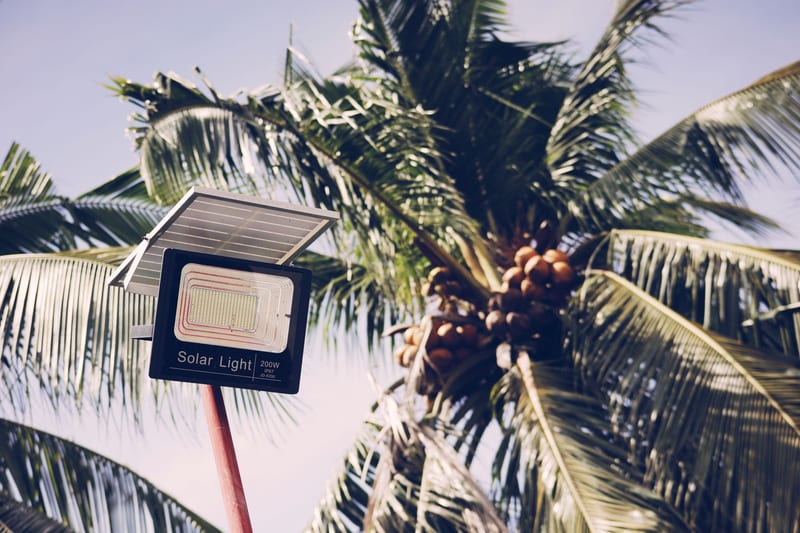 solar garden stake light — ілюстрація до статті