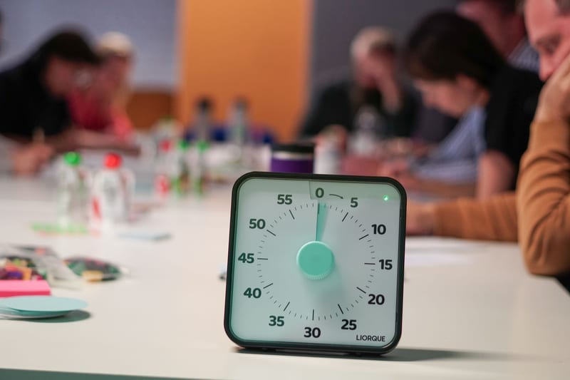 pomodoro timer desk — ілюстрація до статті
