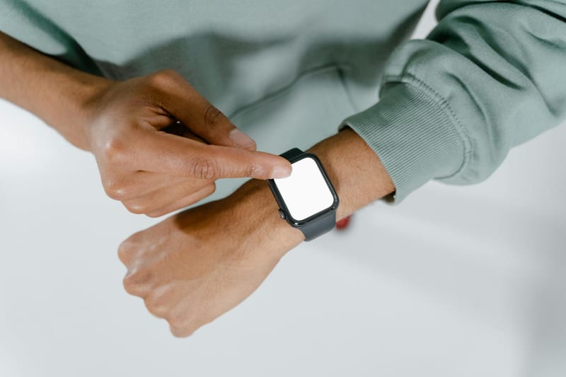 smart watch eastern european person — иллюстрация к статье