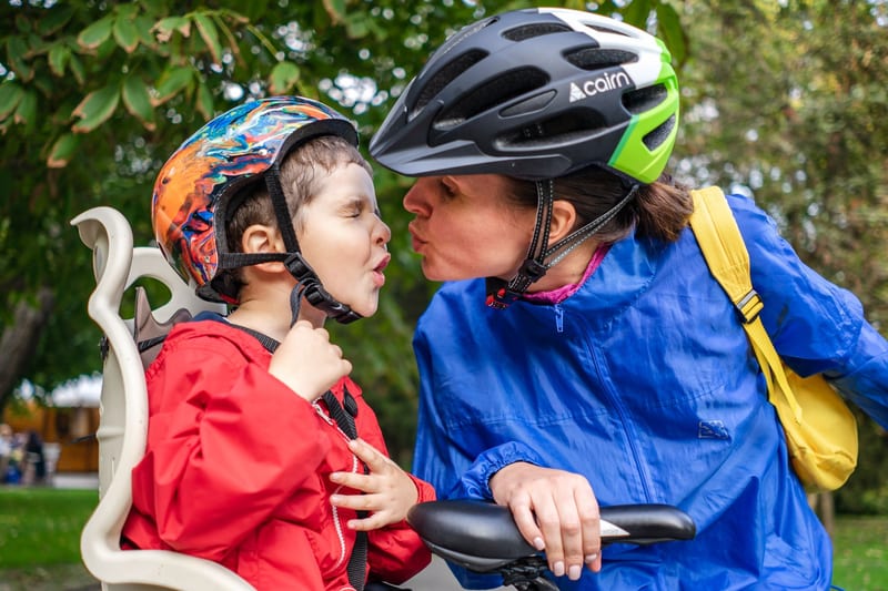 child bike helmet — ілюстрація до статті
