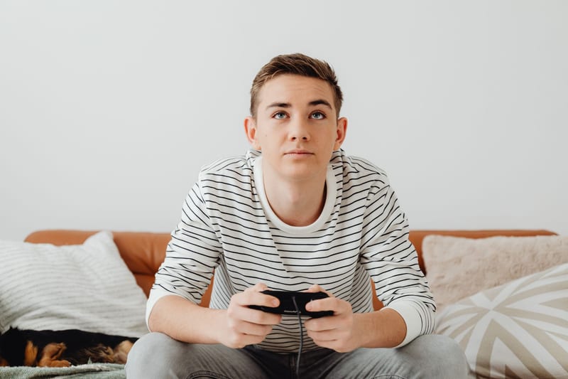 teen room gaming console — ілюстрація до статті