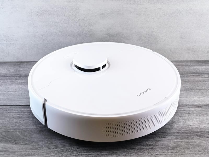 robot vacuum cleaner floor home eastern european person — приклад для огляду, фото 3