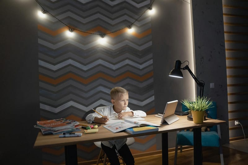 smart lamp desk — ілюстрація до статті