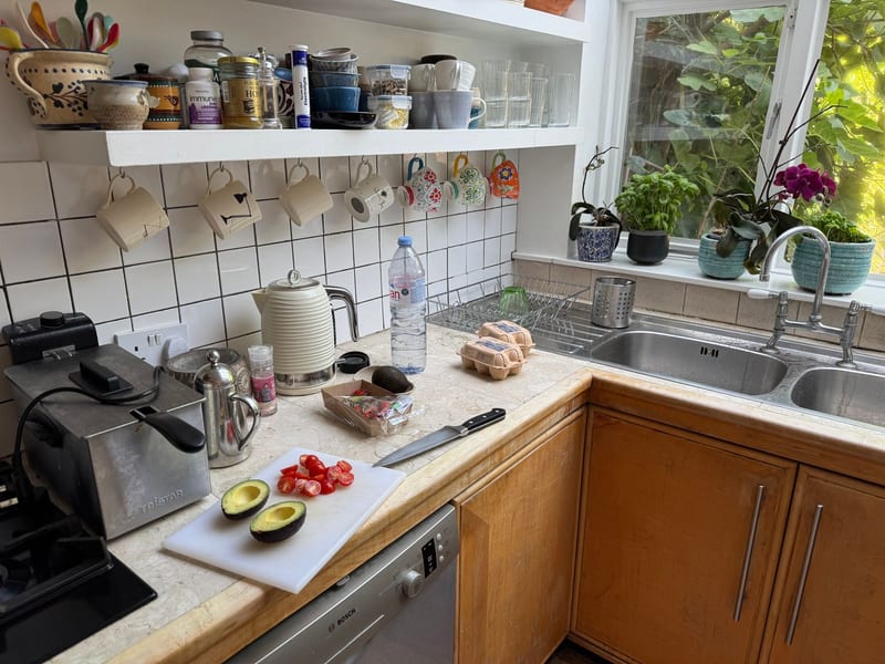 toaster kitchen counter — ілюстрація до статті