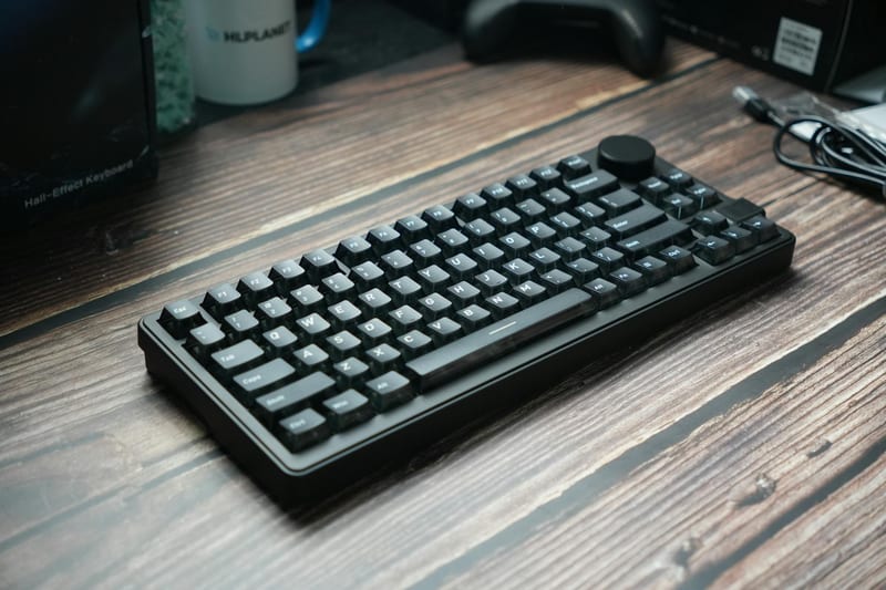 quiet mechanical keyboard office desk — ілюстрація до статті