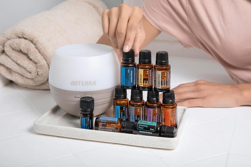ultrasonic aroma diffuser eastern european person — ілюстрація до статті
