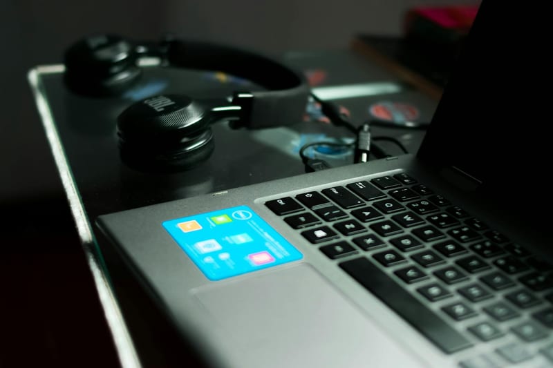 USB hub laptop desk — ілюстрація до статті