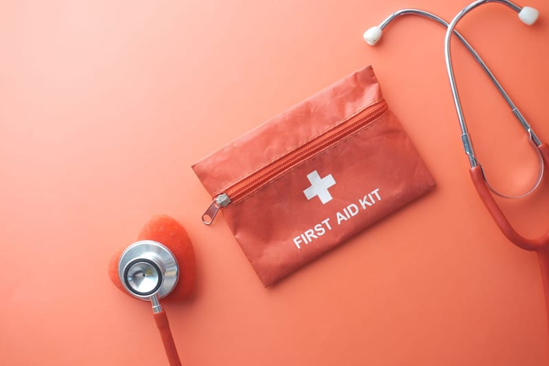first aid kit — ілюстрація до статті