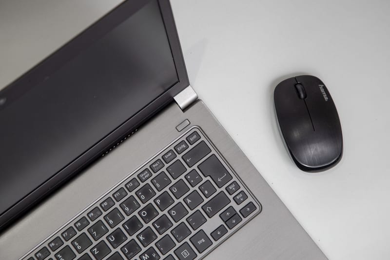 wireless mouse laptop — ілюстрація до статті