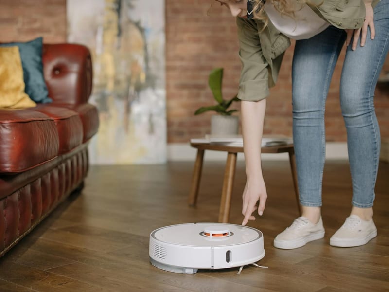 robot vacuum cleaner pet hair home — ілюстрація до статті