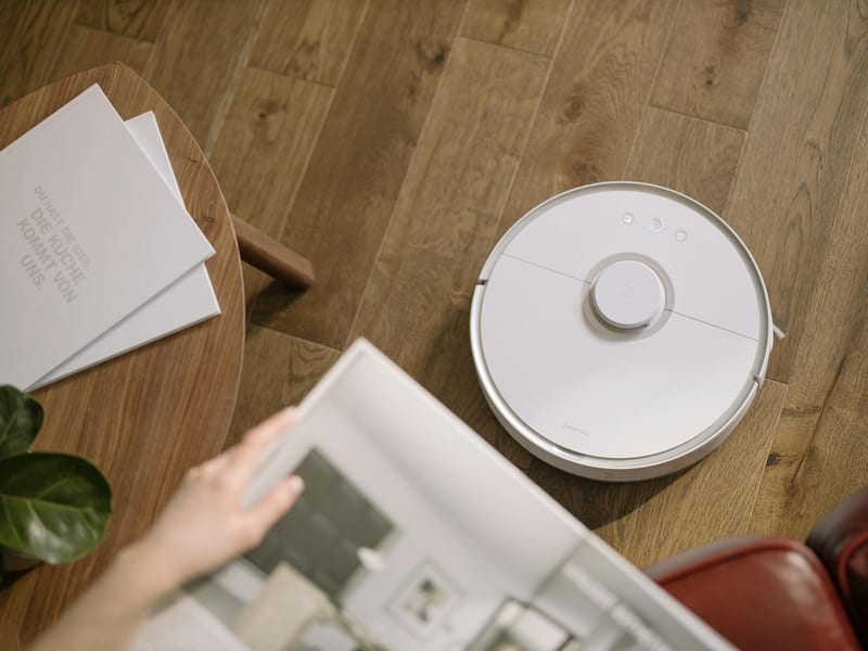 robot vacuum cleaner large apartment home — ілюстрація до статті