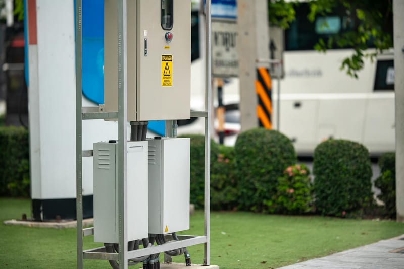 boiler router charging station eastern european person — ілюстрація до статті